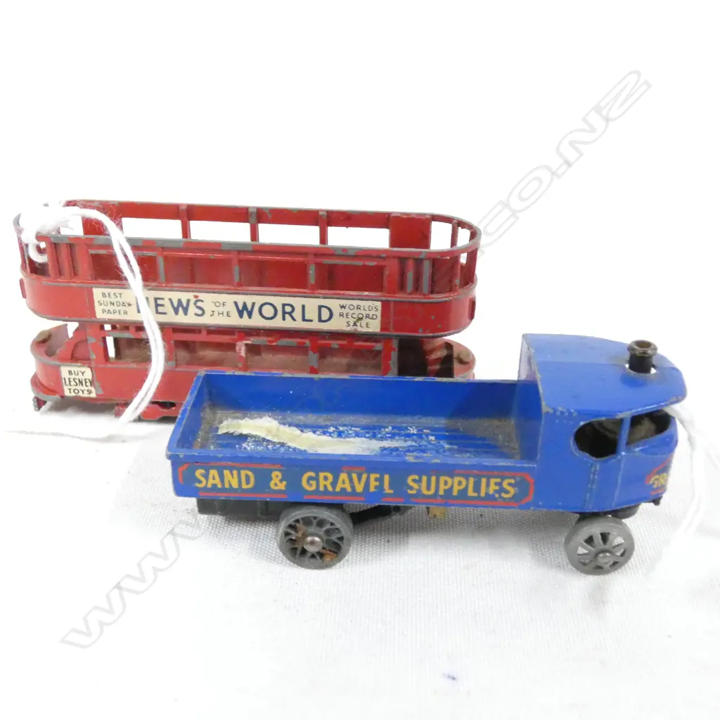 2 OLD DIE CAST VEHICLES - LONDON DOUBLE DECKER BUS (80MM) & TRAY TRUCK (68MM) Image 1++